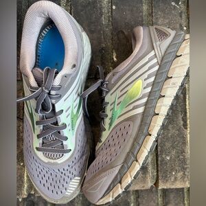 VGUC Brooks Ariel 18 Women's Size 10.5 D Wide Comfort Running Shoes Gray Mint